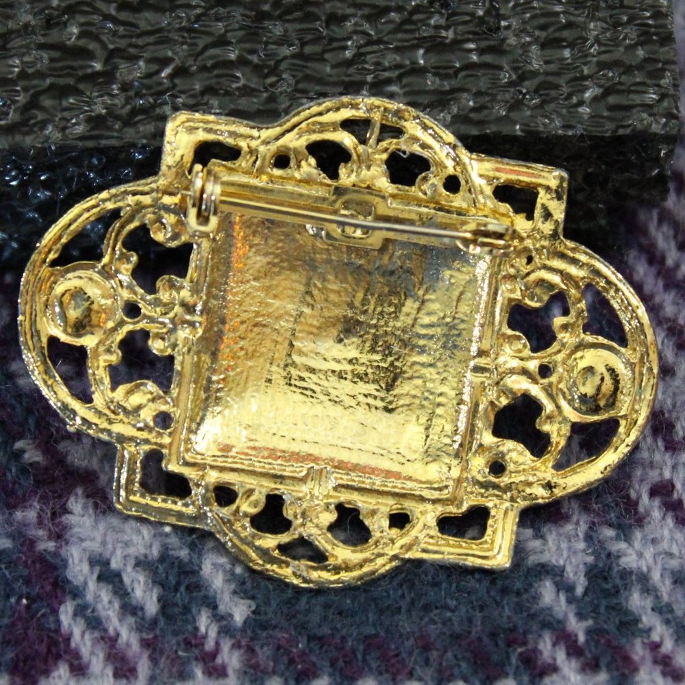 Enamel swirl Gold-tone Pin - Picture 2 of 6